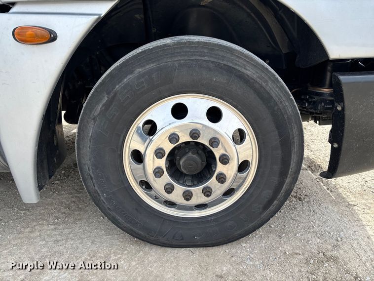 image for item FB3261 2005 Freightliner CL120 semi truck