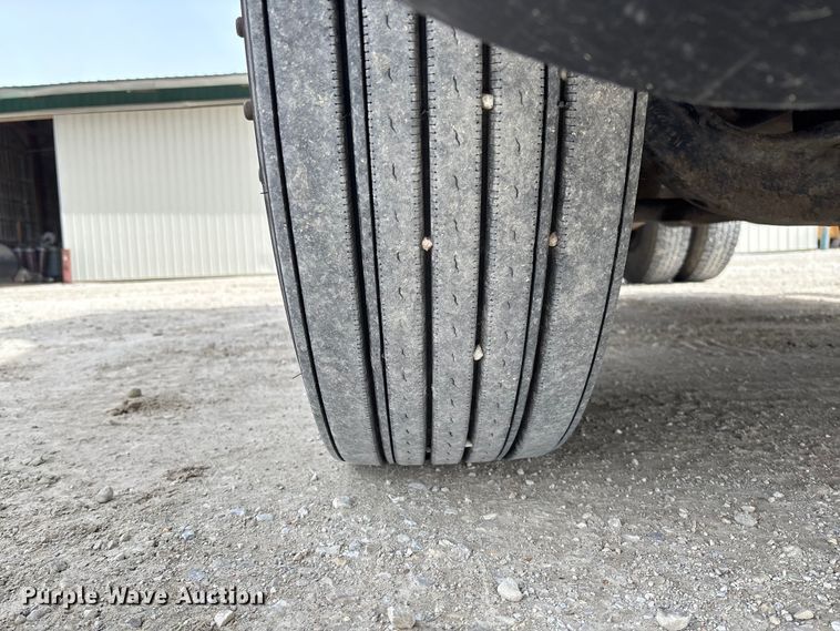 image for item FB3261 2005 Freightliner CL120 semi truck