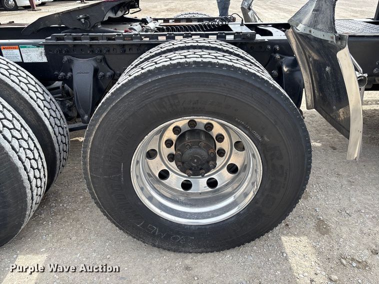 image for item FB3261 2005 Freightliner CL120 semi truck