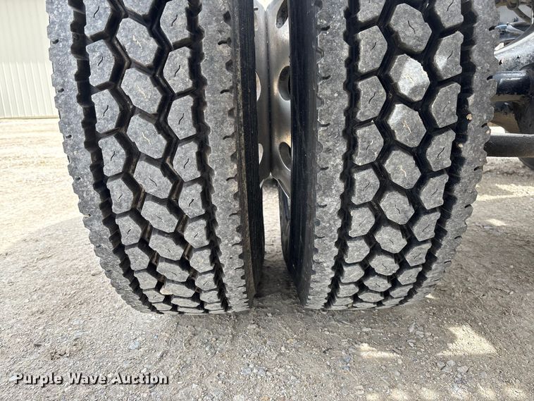 image for item FB3261 2005 Freightliner CL120 semi truck