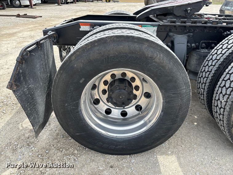 image for item FB3261 2005 Freightliner CL120 semi truck