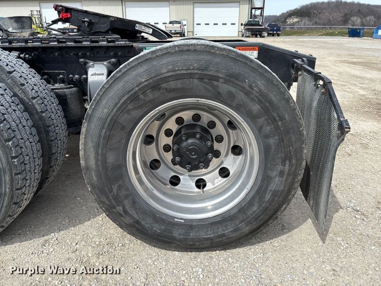 image for item FB3261 2005 Freightliner CL120 semi truck