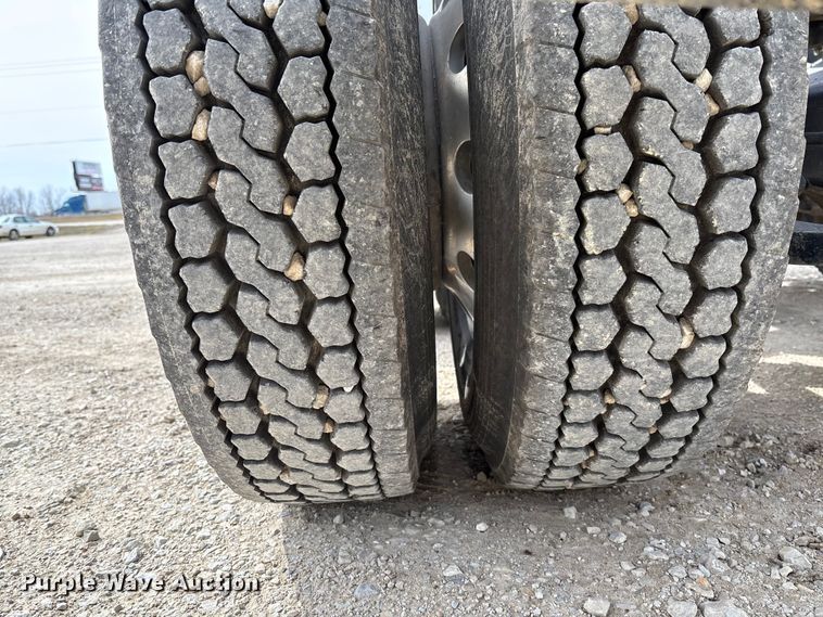 image for item FB3261 2005 Freightliner CL120 semi truck