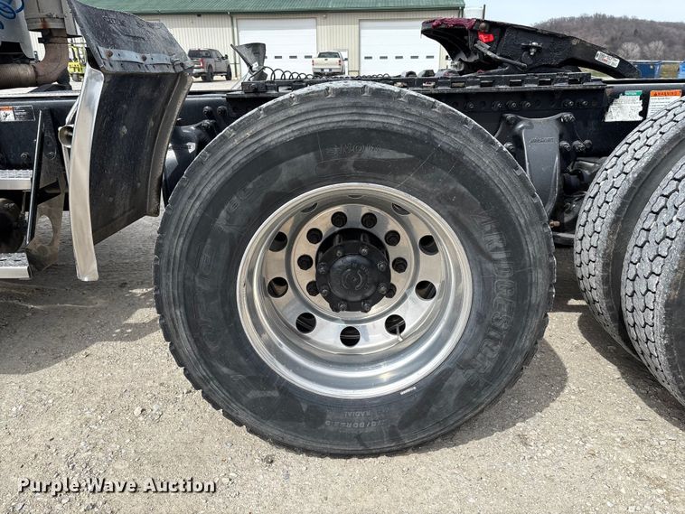 image for item FB3261 2005 Freightliner CL120 semi truck