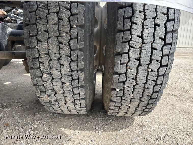 image for item FB3261 2005 Freightliner CL120 semi truck