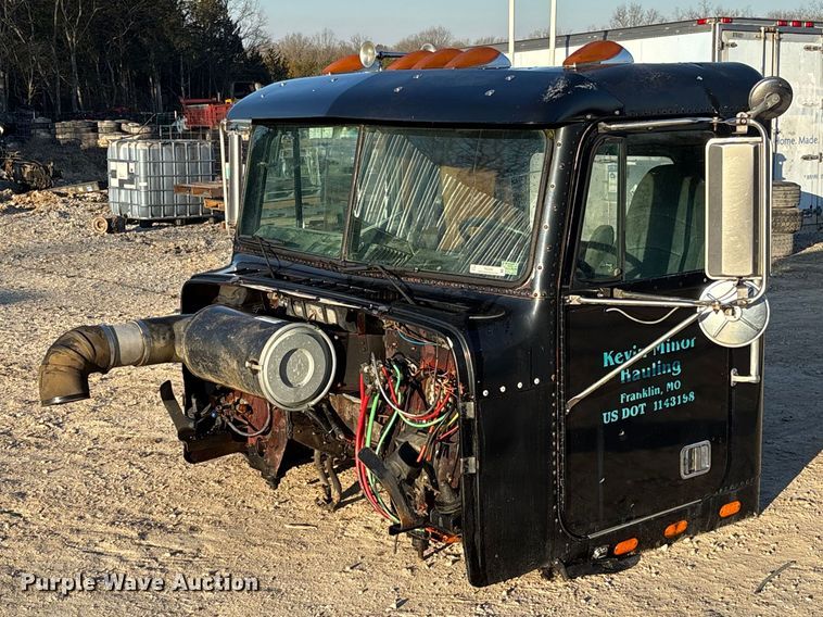 image for item FB3294 Freightliner truck cab