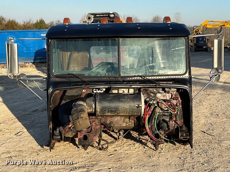 image for item FB3294 Freightliner truck cab