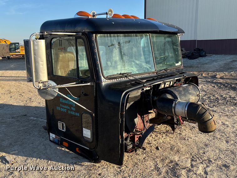 image for item FB3294 Freightliner truck cab