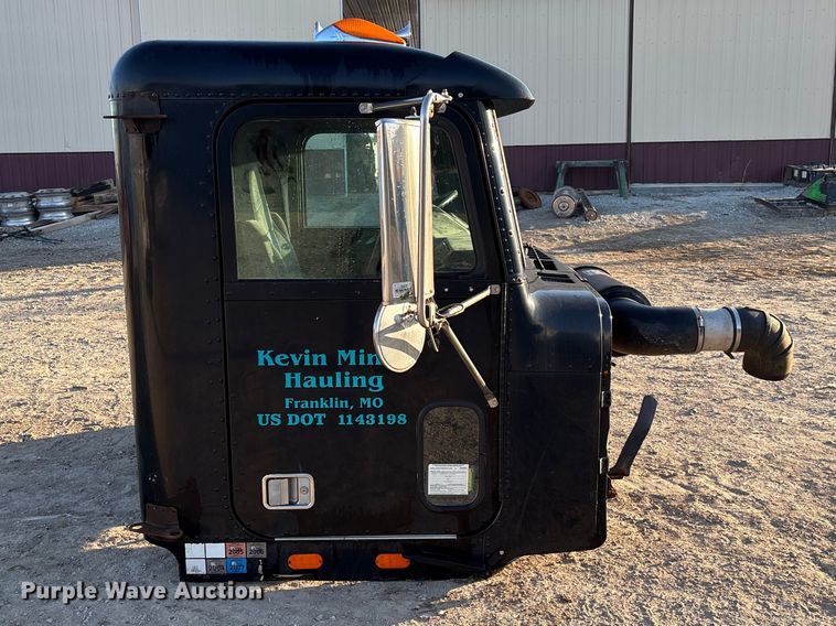 image for item FB3294 Freightliner truck cab
