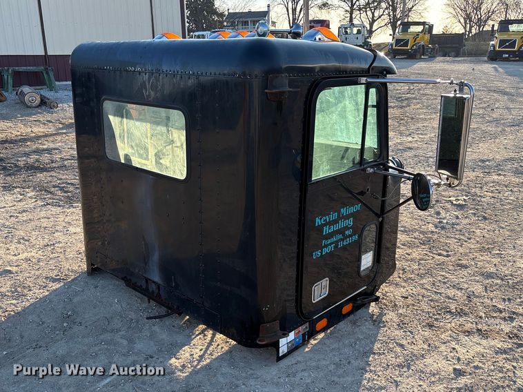 image for item FB3294 Freightliner truck cab