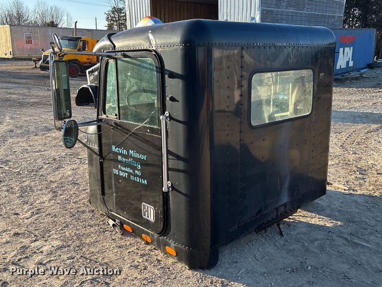 image for item FB3294 Freightliner truck cab