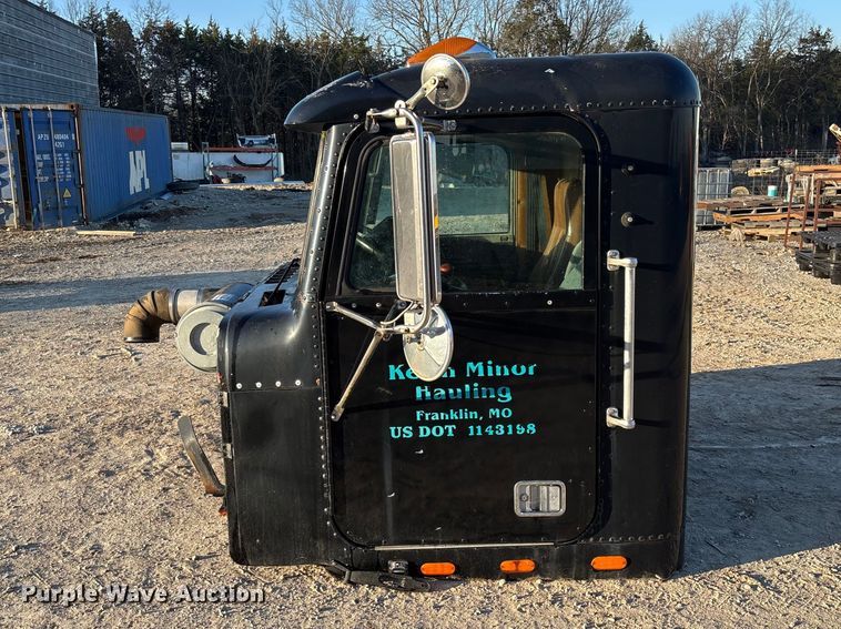 image for item FB3294 Freightliner truck cab