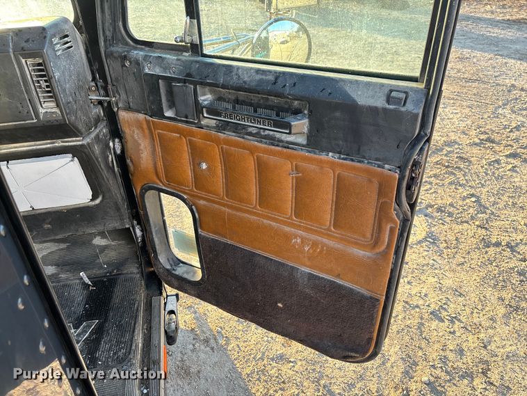 image for item FB3294 Freightliner truck cab