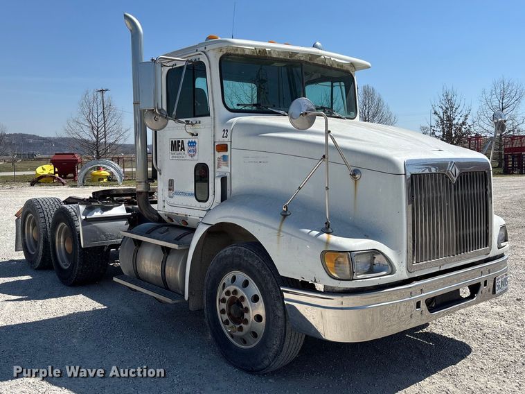 image for item FB3299 1998 International 9200 semi truck