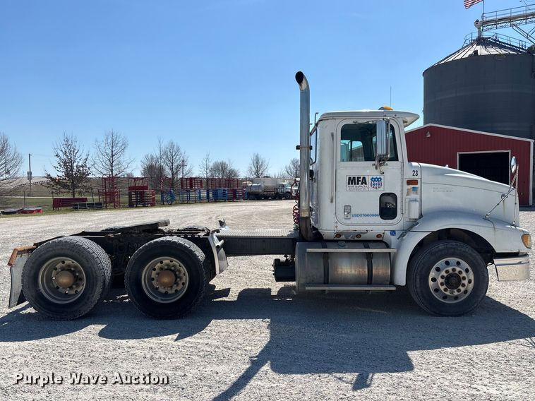 image for item FB3299 1998 International 9200 semi truck