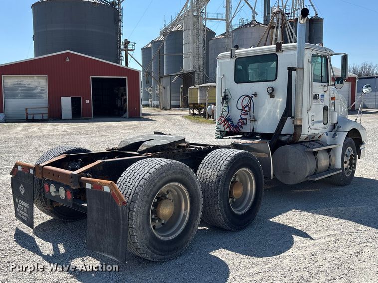 image for item FB3299 1998 International 9200 semi truck