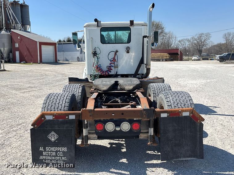 image for item FB3299 1998 International 9200 semi truck