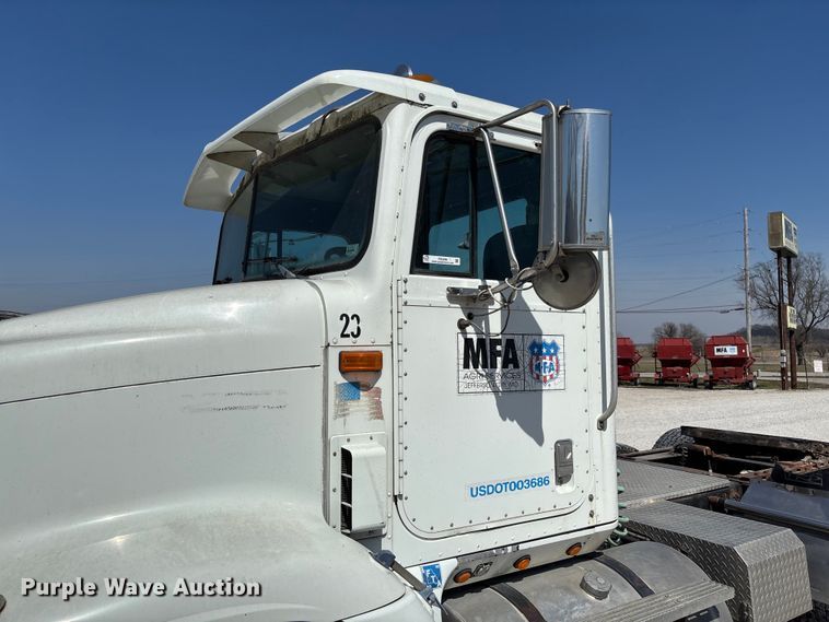 image for item FB3299 1998 International 9200 semi truck