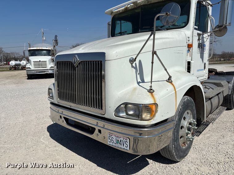 image for item FB3299 1998 International 9200 semi truck