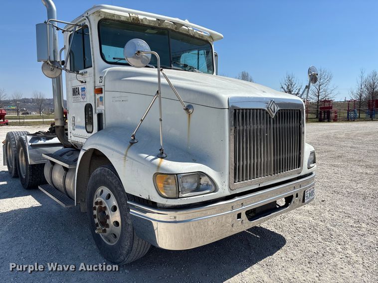 image for item FB3299 1998 International 9200 semi truck