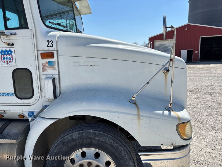 image for item FB3299 1998 International 9200 semi truck