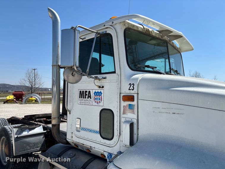 image for item FB3299 1998 International 9200 semi truck