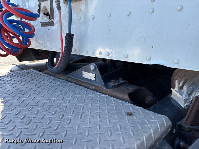 image for item FB3299 1998 International 9200 semi truck