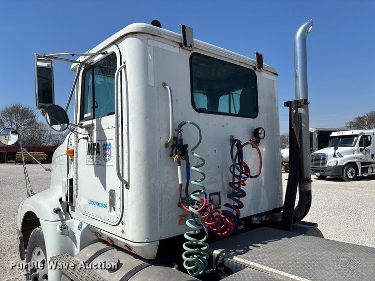 image for item FB3299 1998 International 9200 semi truck