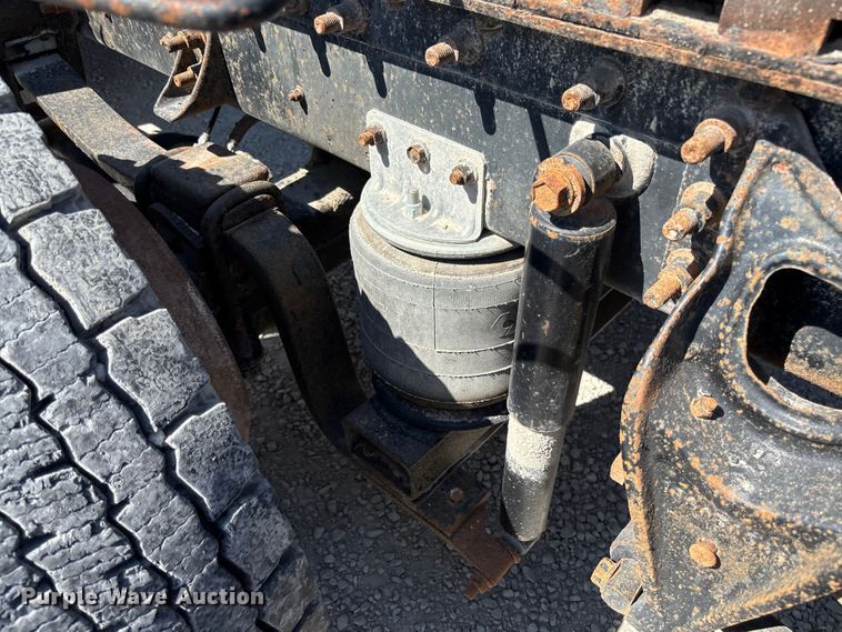 image for item FB3299 1998 International 9200 semi truck