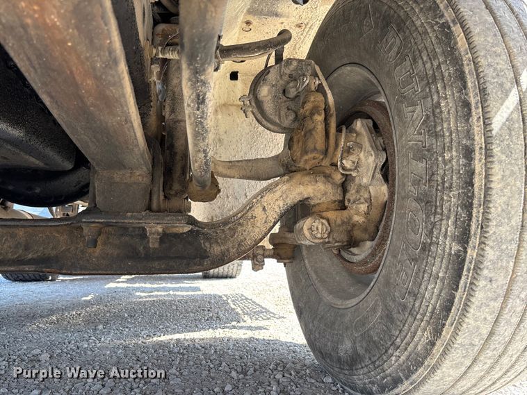 image for item FB3299 1998 International 9200 semi truck