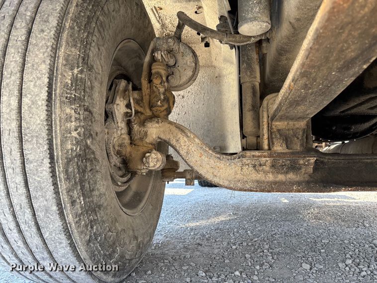 image for item FB3299 1998 International 9200 semi truck