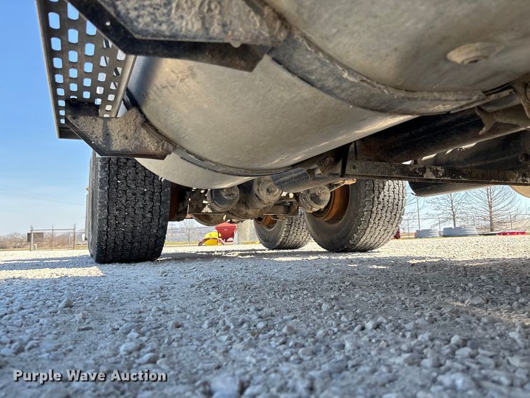 image for item FB3299 1998 International 9200 semi truck