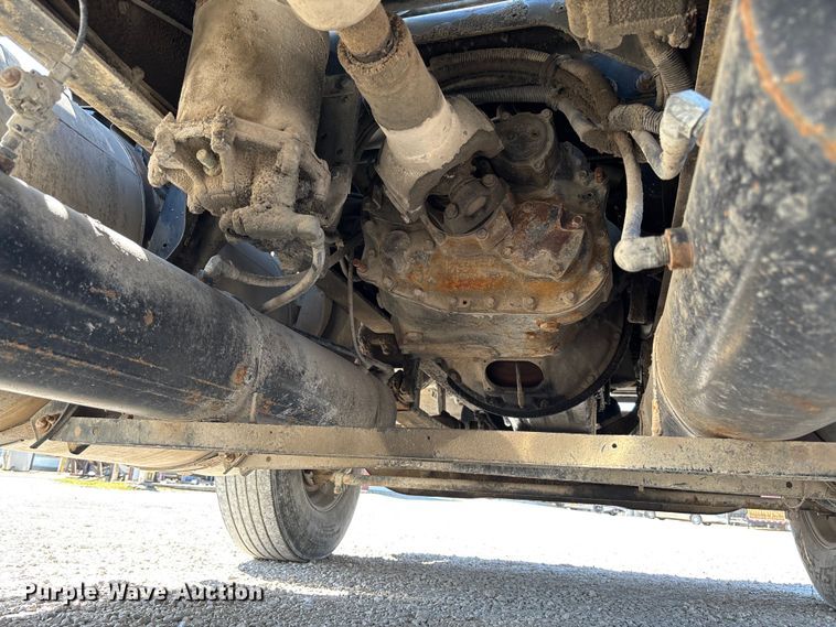 image for item FB3299 1998 International 9200 semi truck