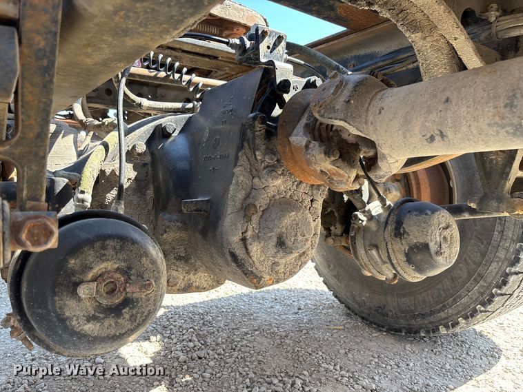 image for item FB3299 1998 International 9200 semi truck