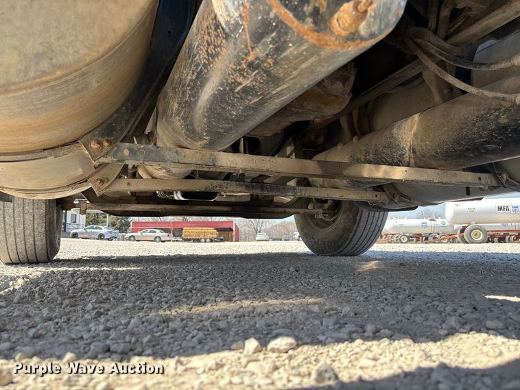 image for item FB3299 1998 International 9200 semi truck