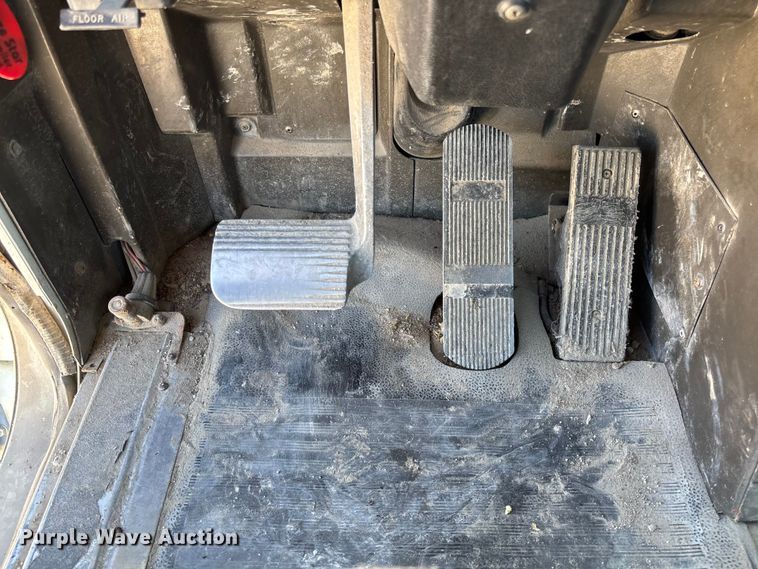 image for item FB3299 1998 International 9200 semi truck