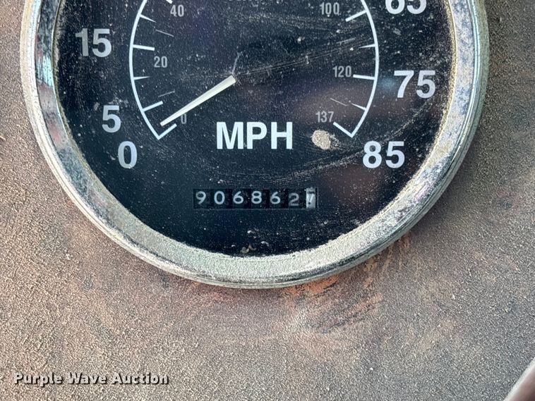 image for item FB3299 1998 International 9200 semi truck