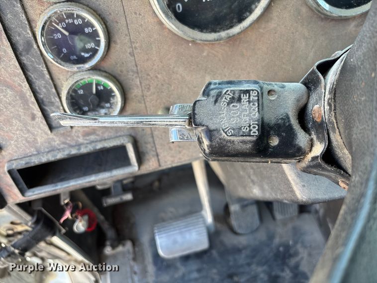 image for item FB3299 1998 International 9200 semi truck