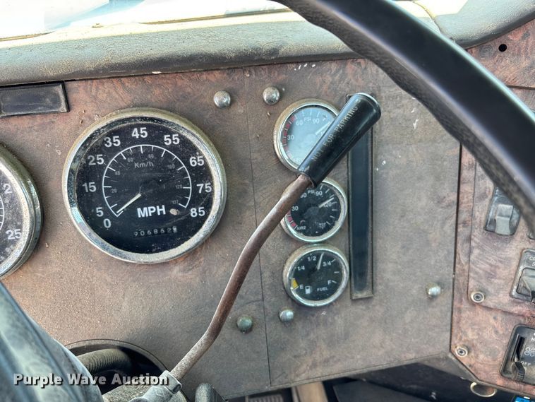 image for item FB3299 1998 International 9200 semi truck