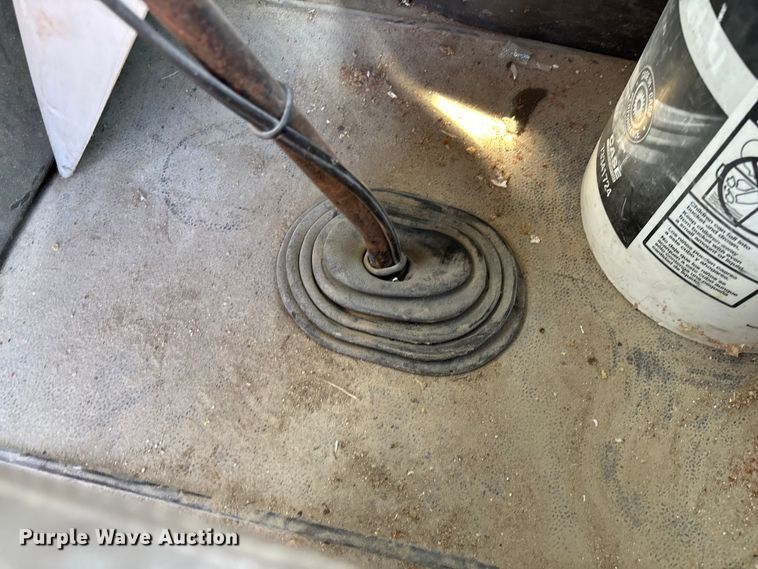 image for item FB3299 1998 International 9200 semi truck