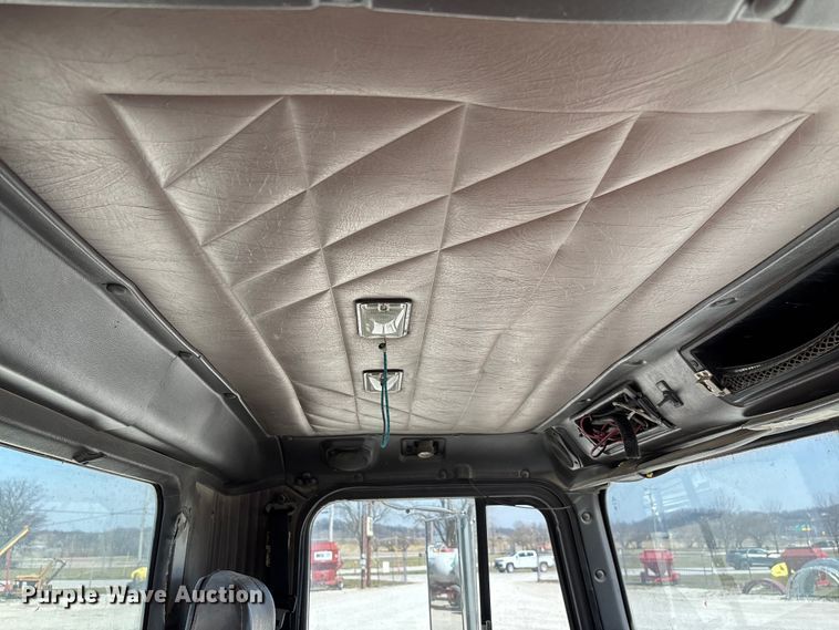 image for item FB3299 1998 International 9200 semi truck