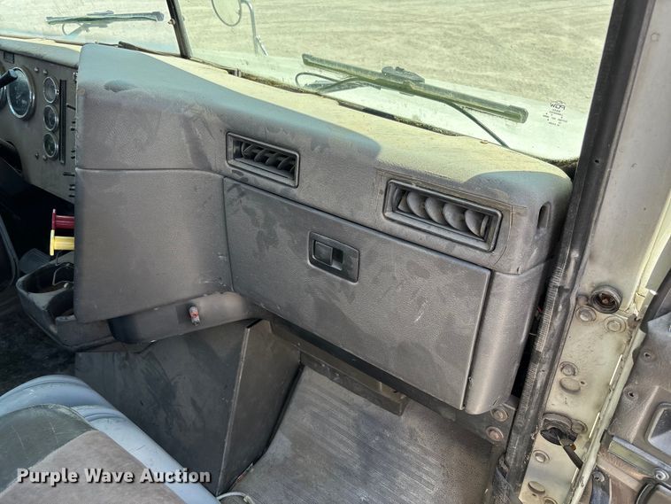 image for item FB3299 1998 International 9200 semi truck