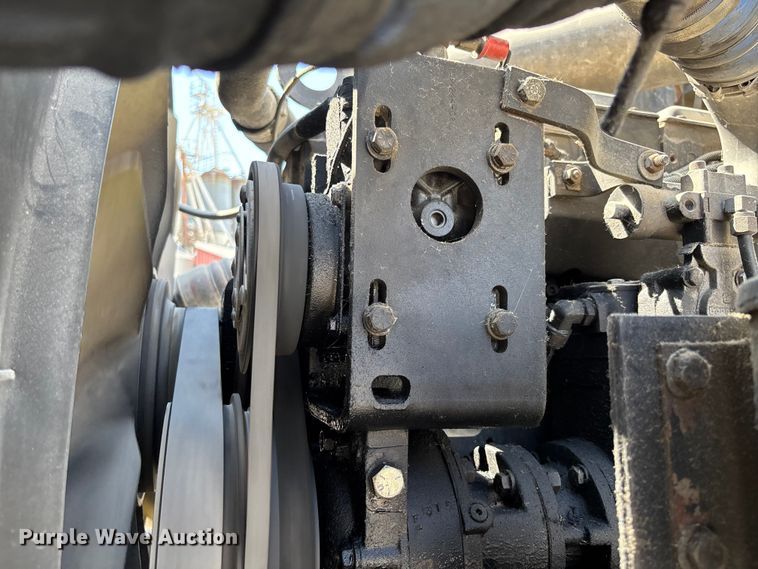 image for item FB3299 1998 International 9200 semi truck