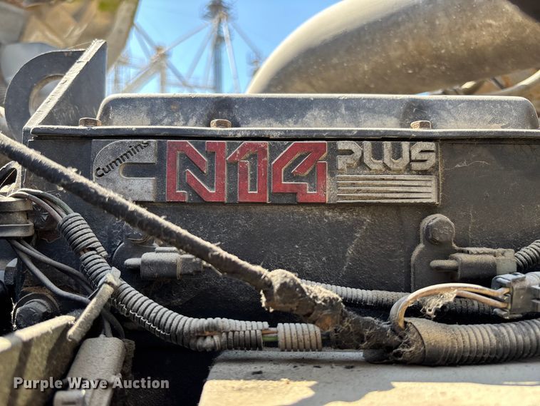 image for item FB3299 1998 International 9200 semi truck