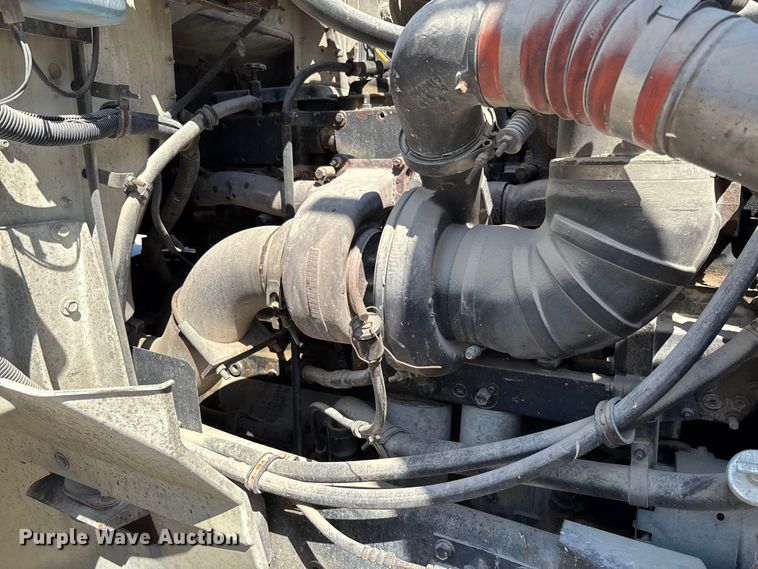 image for item FB3299 1998 International 9200 semi truck