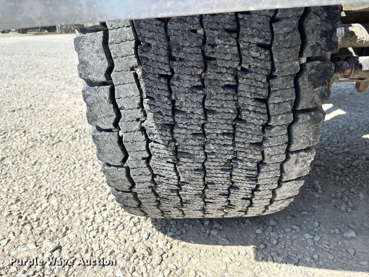 image for item FB3299 1998 International 9200 semi truck