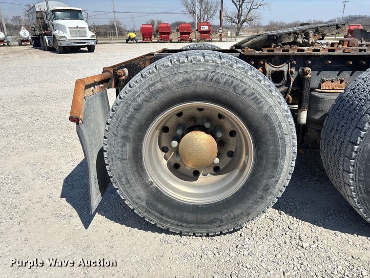 image for item FB3299 1998 International 9200 semi truck