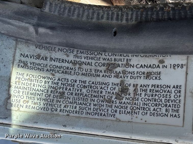 image for item FB3299 1998 International 9200 semi truck