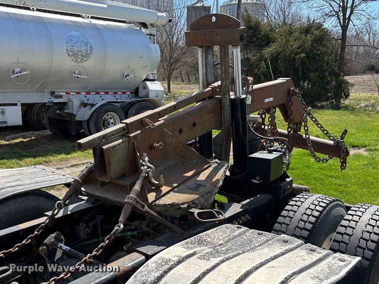 image for item FB3302 Walker fifth wheel wrecker