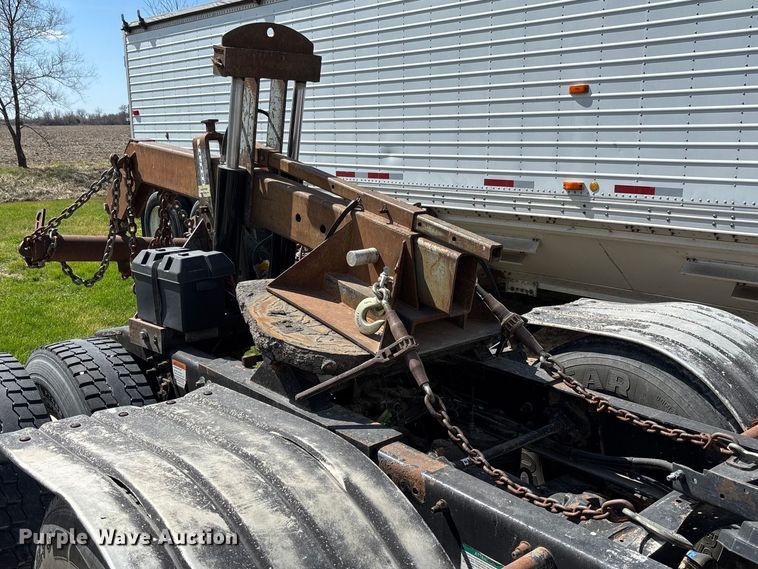 image for item FB3302 Walker fifth wheel wrecker
